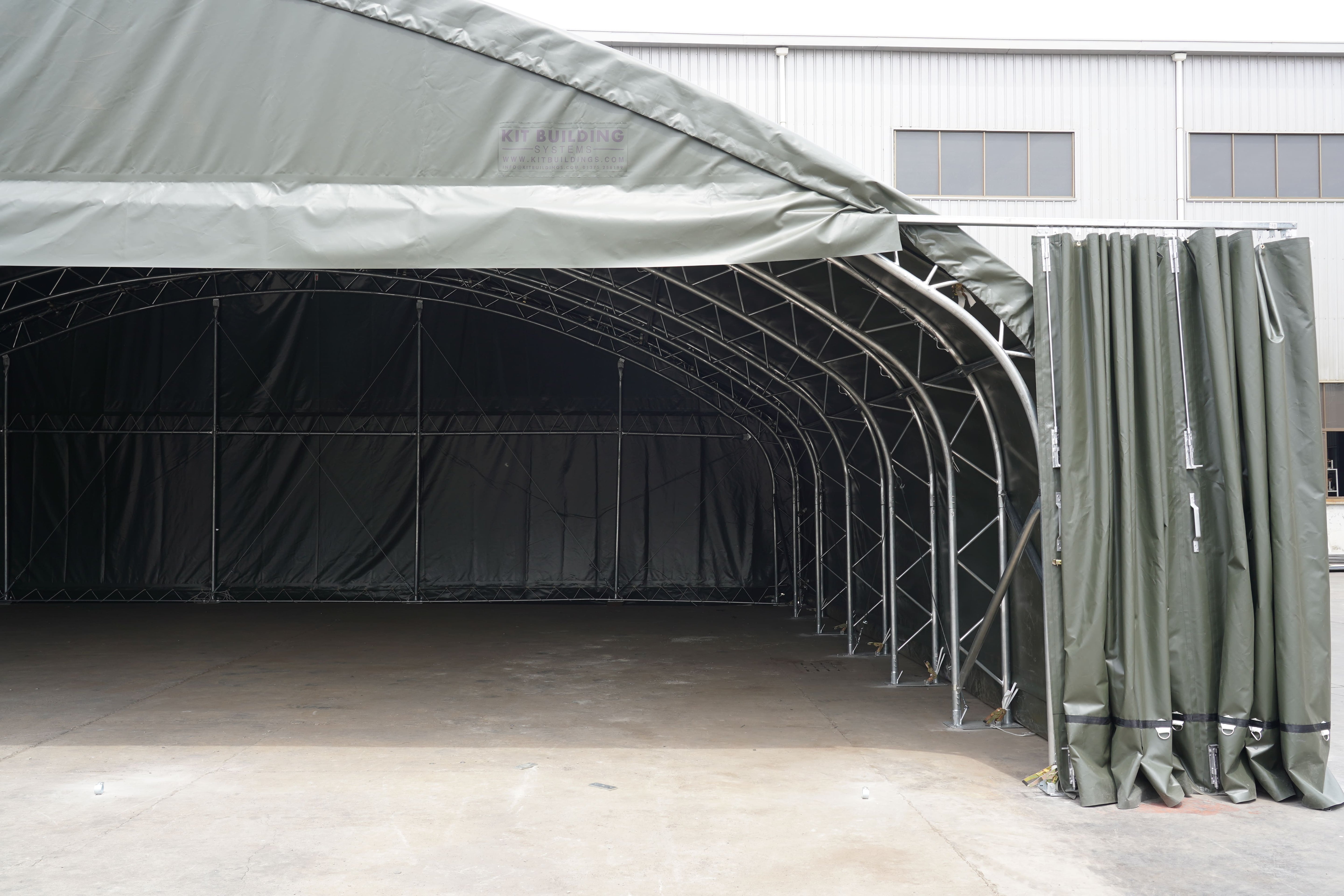 Hangar à avions | Gris