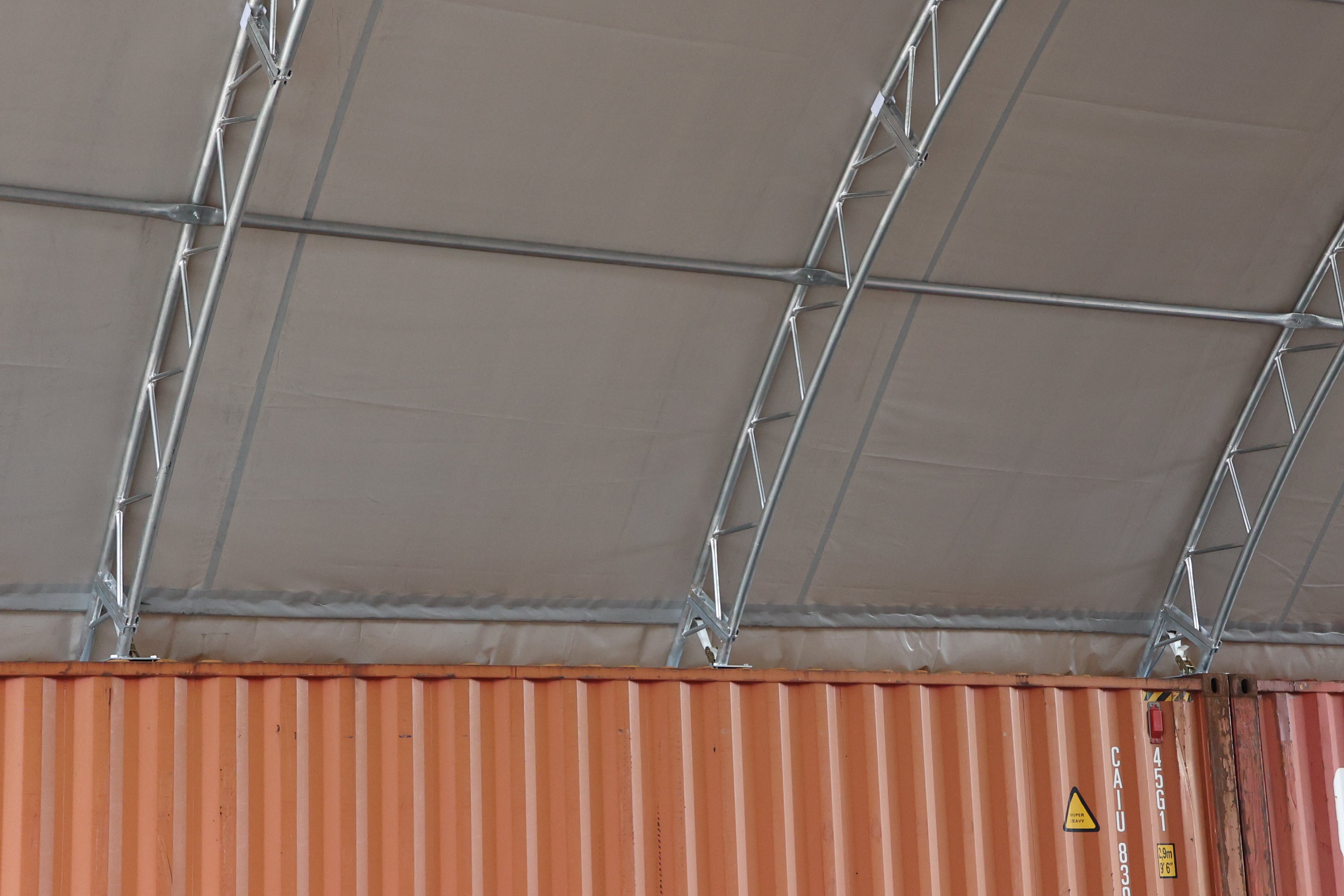 Abri conteneur - 60ft x 80ft x 20ft (18m x 24,3m x 6m)