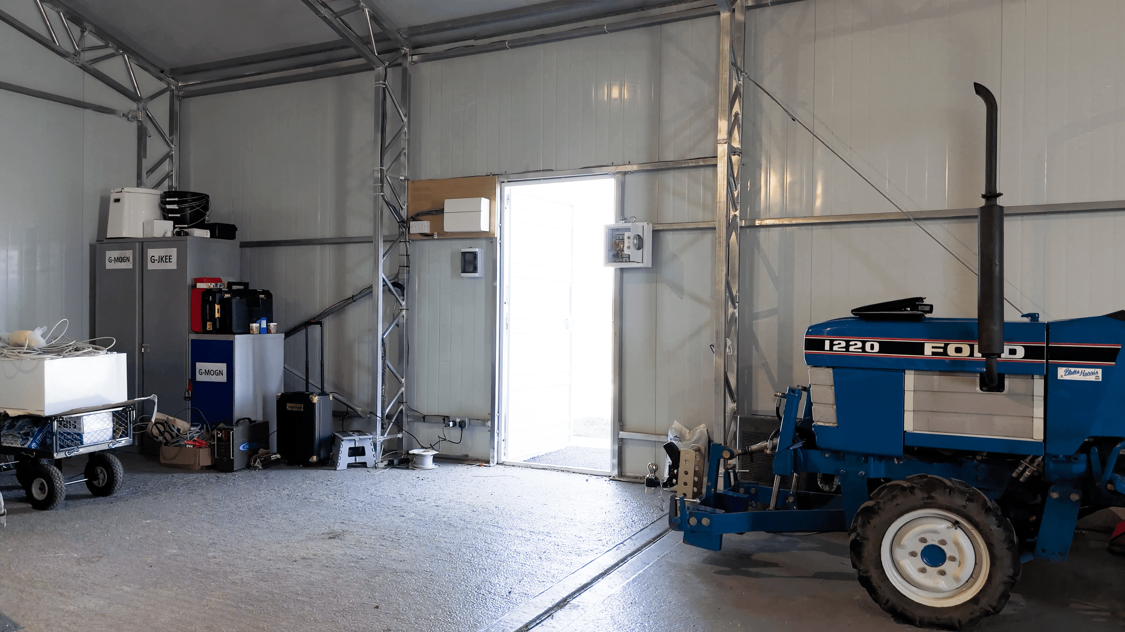 Hangar d'avions en acier