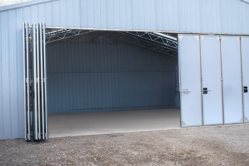 Hangar d'avions en acier